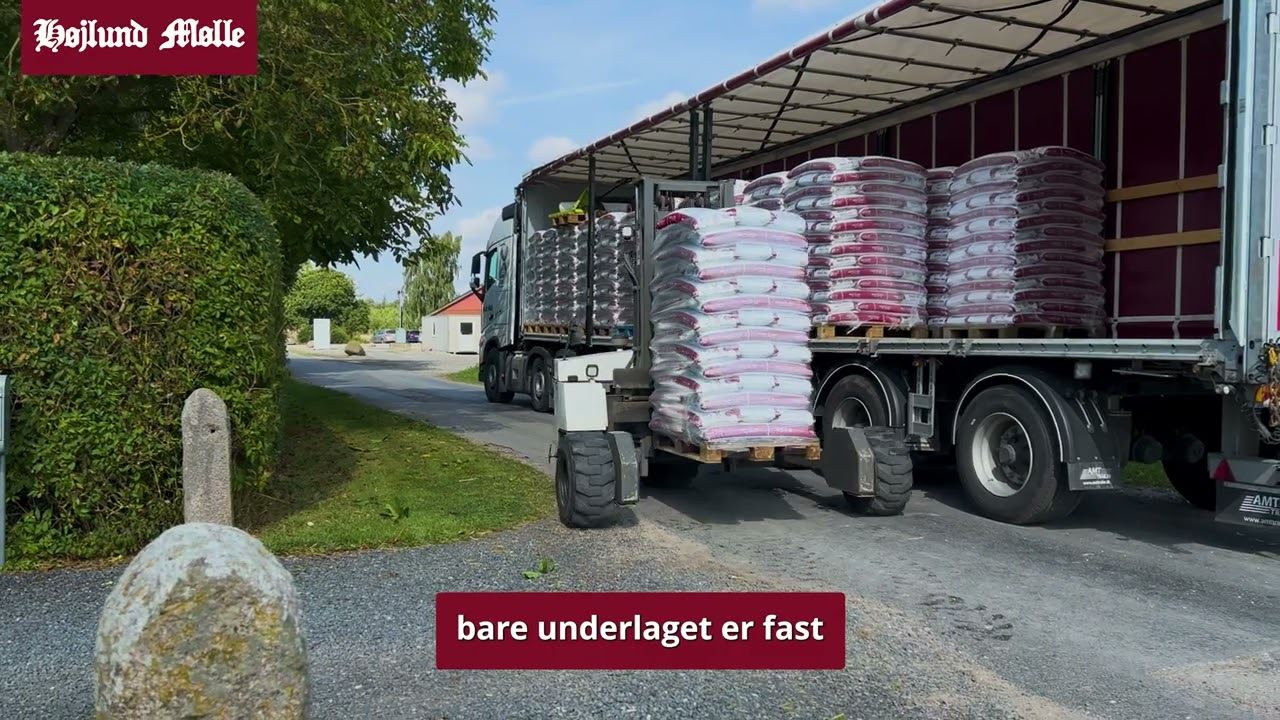 Levering af træpiller med mobiltruck på Fyn